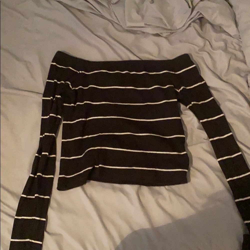 a long sleeve crop top